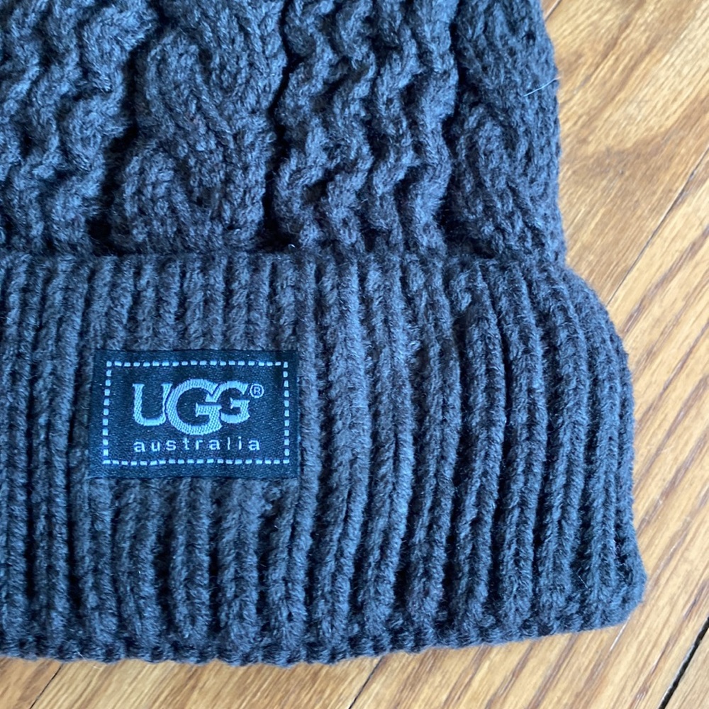 Charcoal gray cable stitch hat - Picture 2 of 3